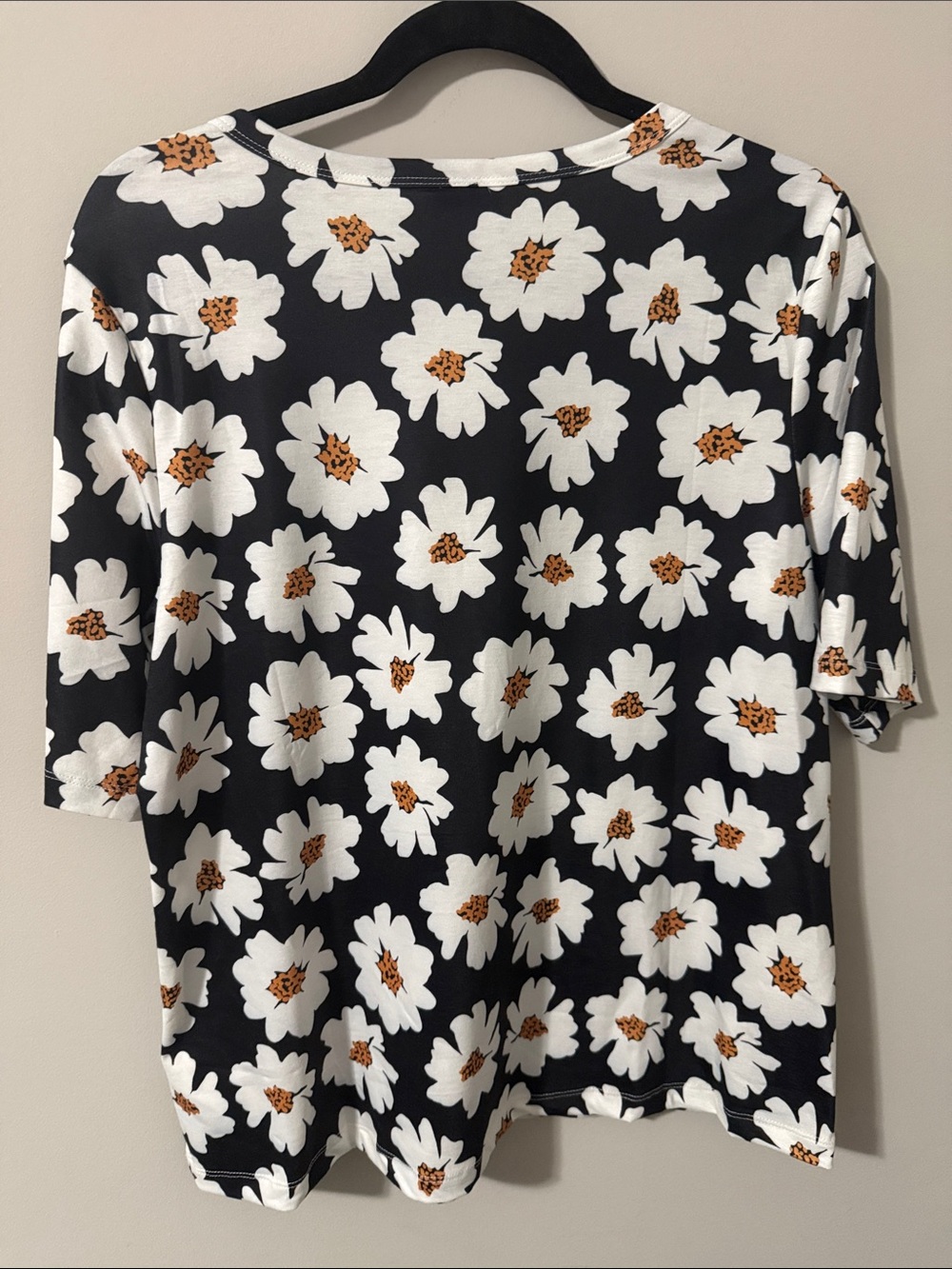LuLaRoe Black Short Sleeve Tee with White and Golden Daisy Print - Picture 5 of 5